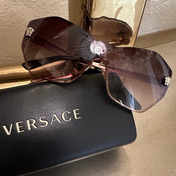 Versace Sunglasses - Picture 4 of 12